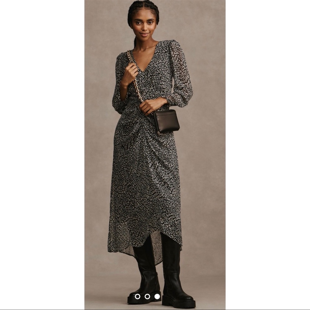 Velvet by Graham & Spencer Cailey Long-Sleeve Midi Dress
Elegant Black